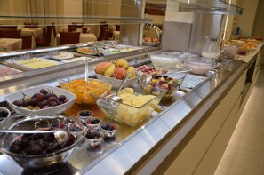 Frokostbuffé hver dag (EUR 10 per person)