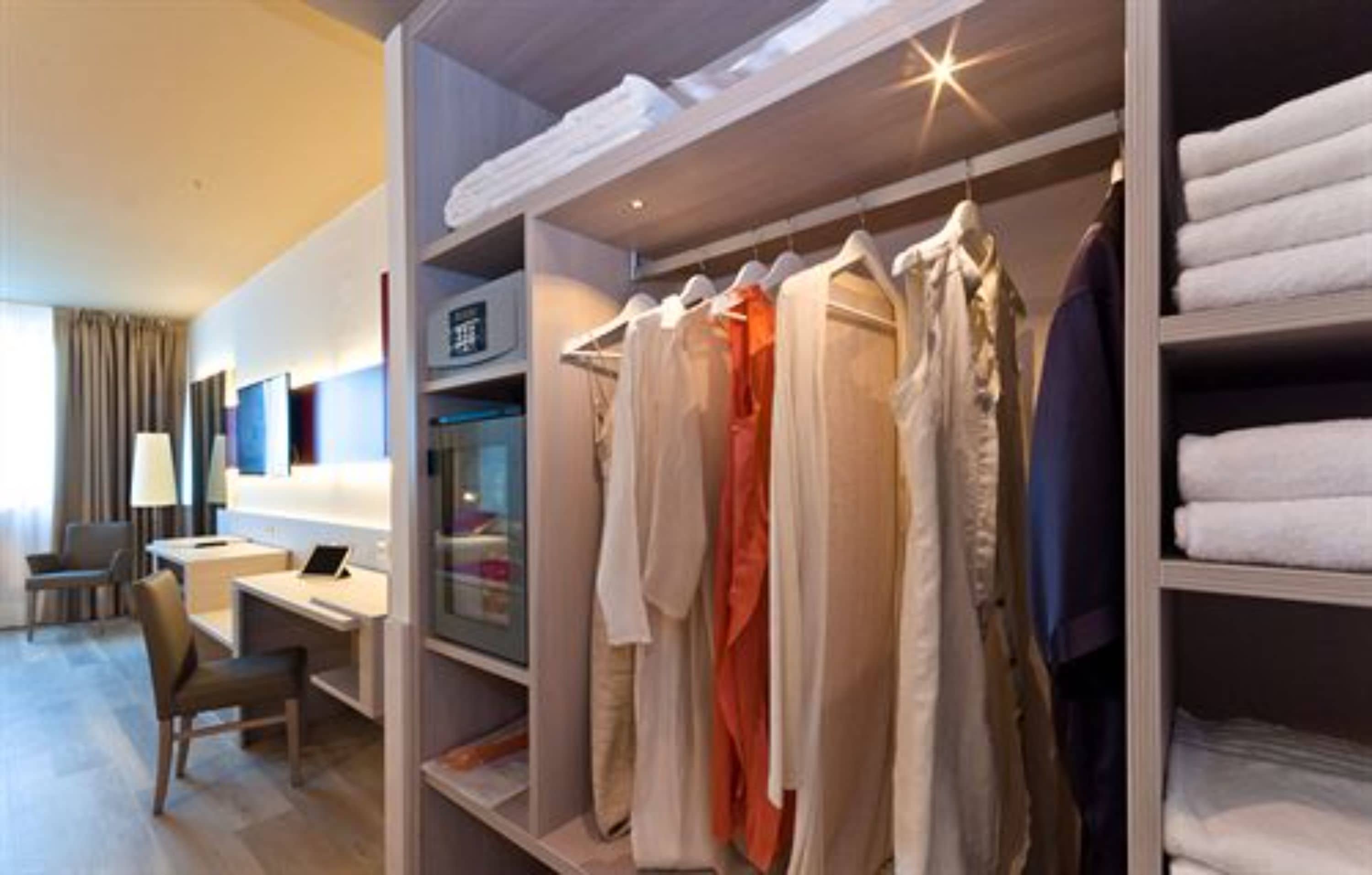 deluxe quadruple room | room amenity