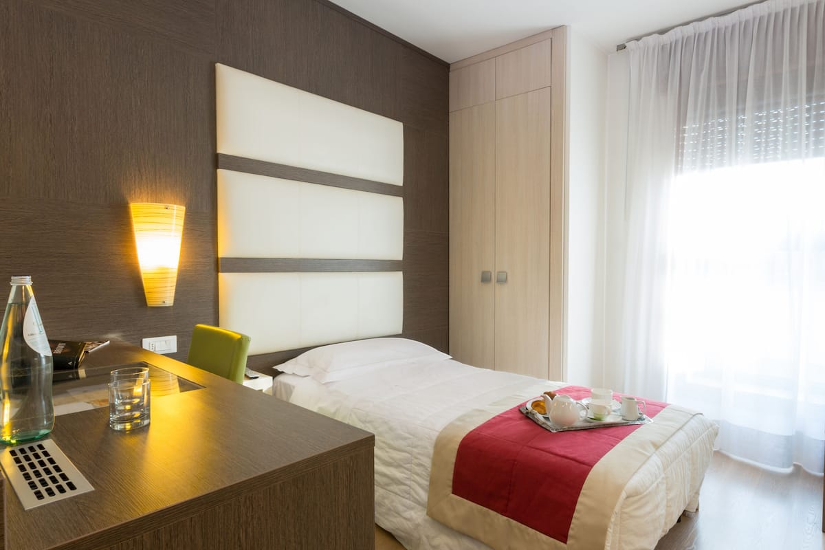 Standard Single Room | Premium bedding, minibar, in-room safe, desk