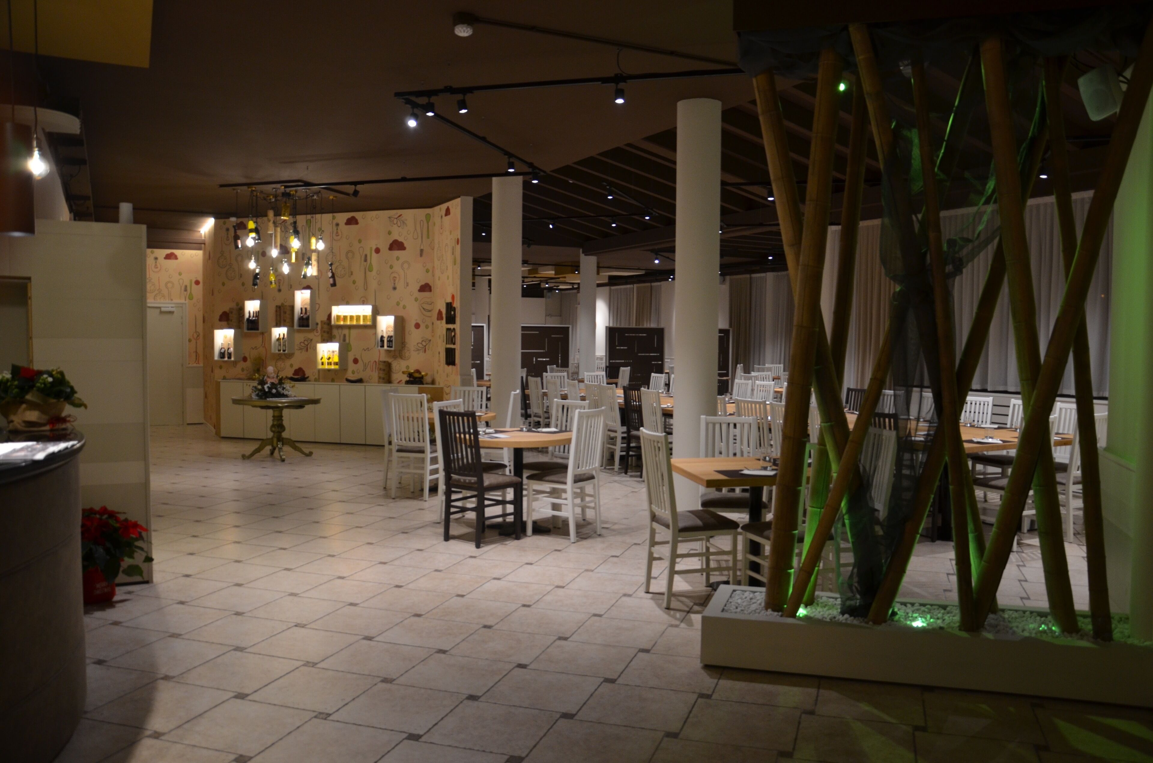 lunch and dinner served