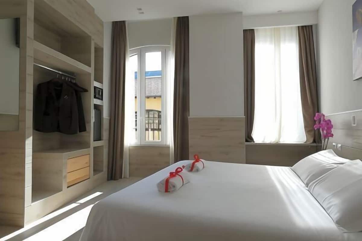 Ropa de cama hipoalergénica, camas con efecto memoria y minibar