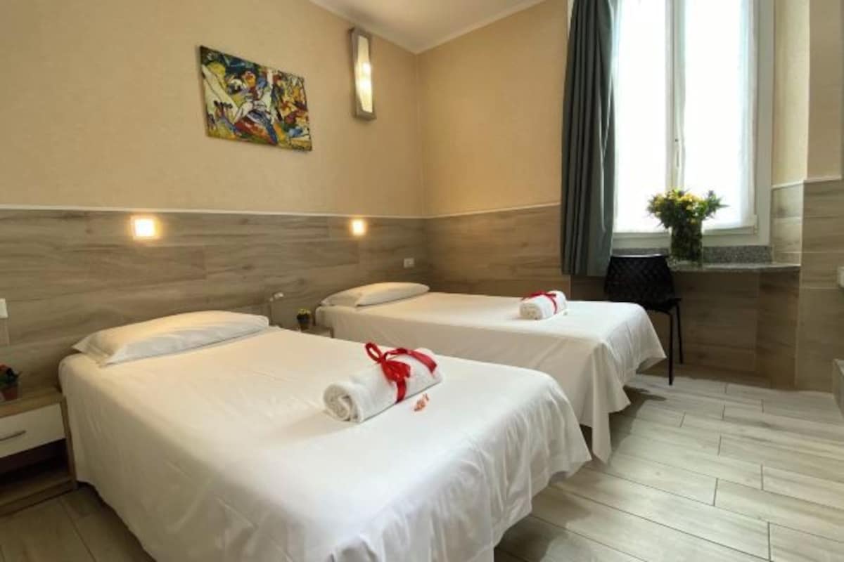 Allergitestade sängkläder, memory foam-madrasser och minibar