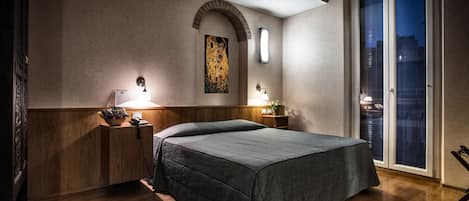 Allergikerbettwaren, Betten mit Memory-Foam-Matratzen, Minibar