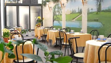 Tägliches inbegriffenes Frühstücksbuffet