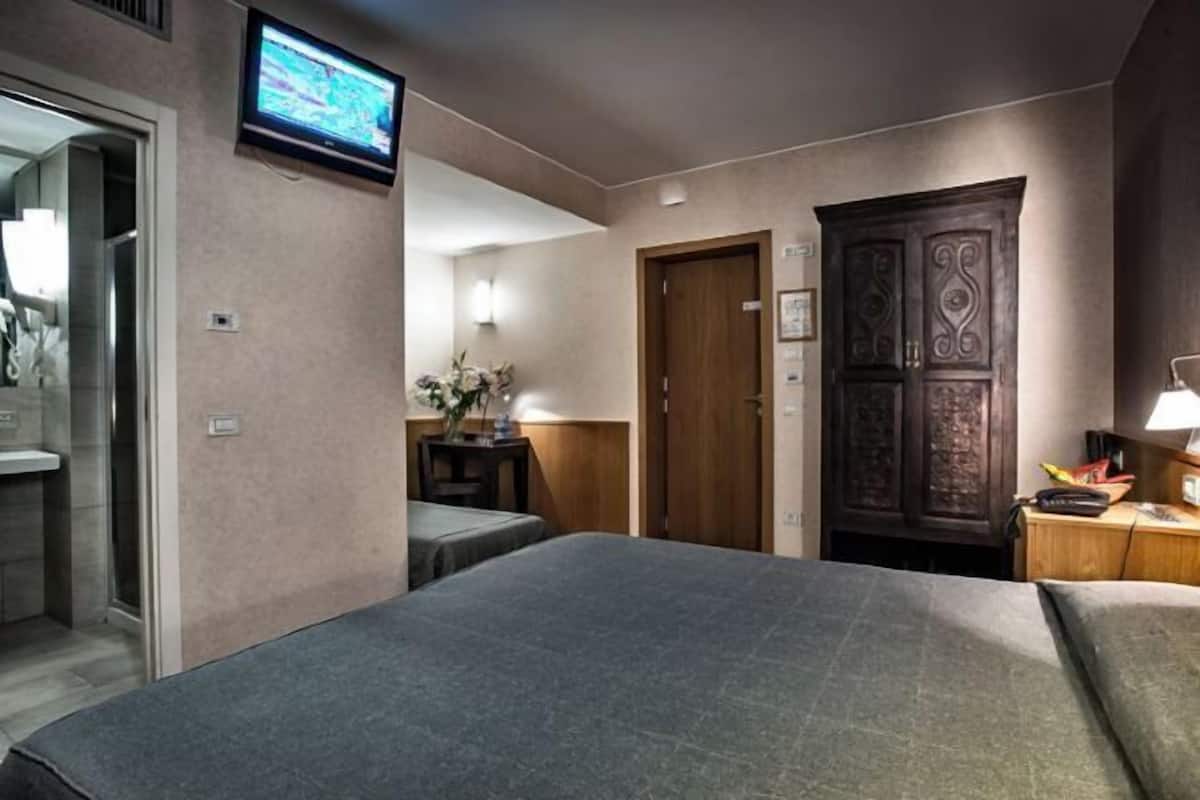 Ropa de cama hipoalergénica, camas con efecto memoria y minibar