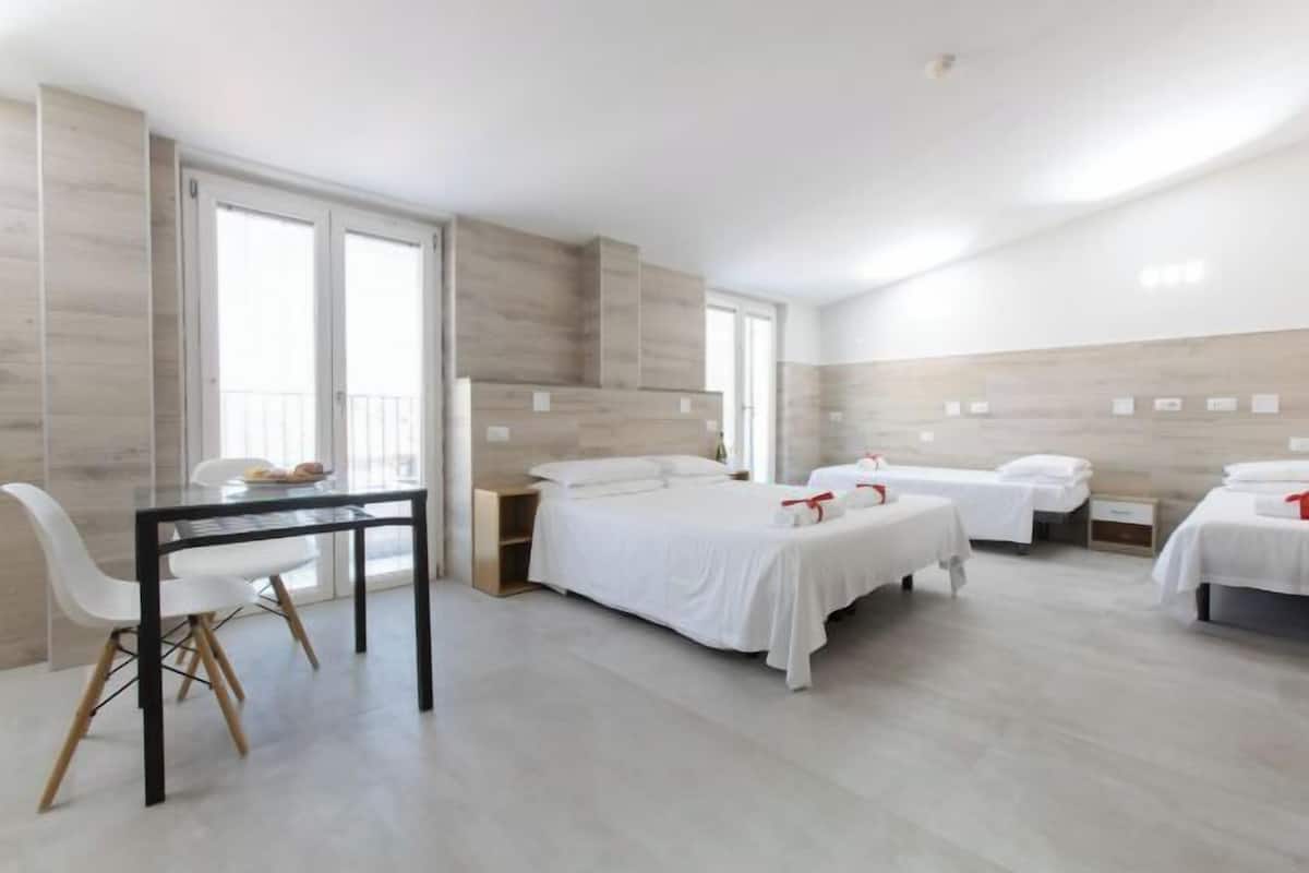 Ropa de cama hipoalergénica, camas con efecto memoria y minibar