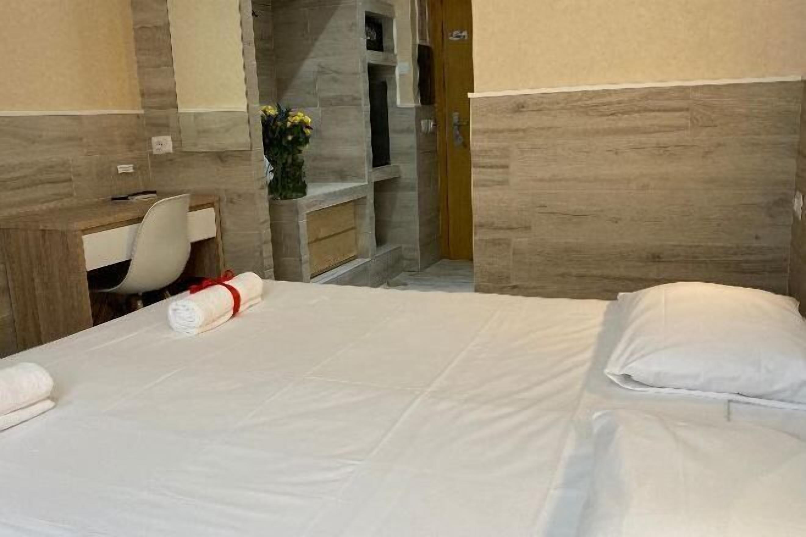 Hypo-allergenic bedding, memory-foam beds, minibar, in-room safe