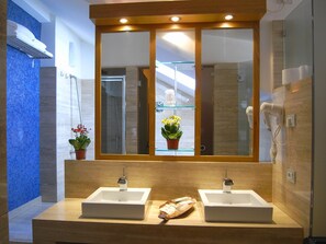 Bathroom sink - Eurohotel (Milan)