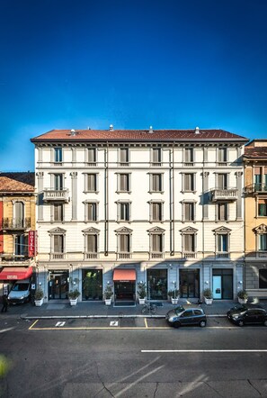 Front of property – evening/night - Eurohotel (Milan)