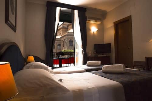Ropa de cama hipoalergénica, edredón y minibar
