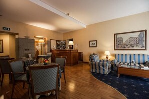 Lobby lounge
