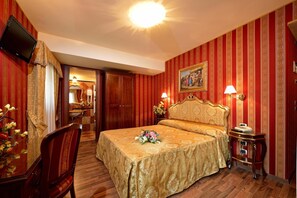 In-room safe, soundproofing, free WiFi, bed sheets - Hotel Città di Milano (Venice)
