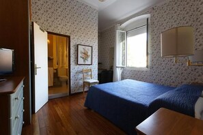 Egyptian cotton sheets, Select Comfort beds, in-room safe, desk