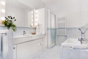 Junior Suite | Bathroom
