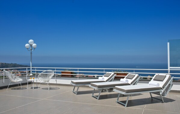 Sun deck