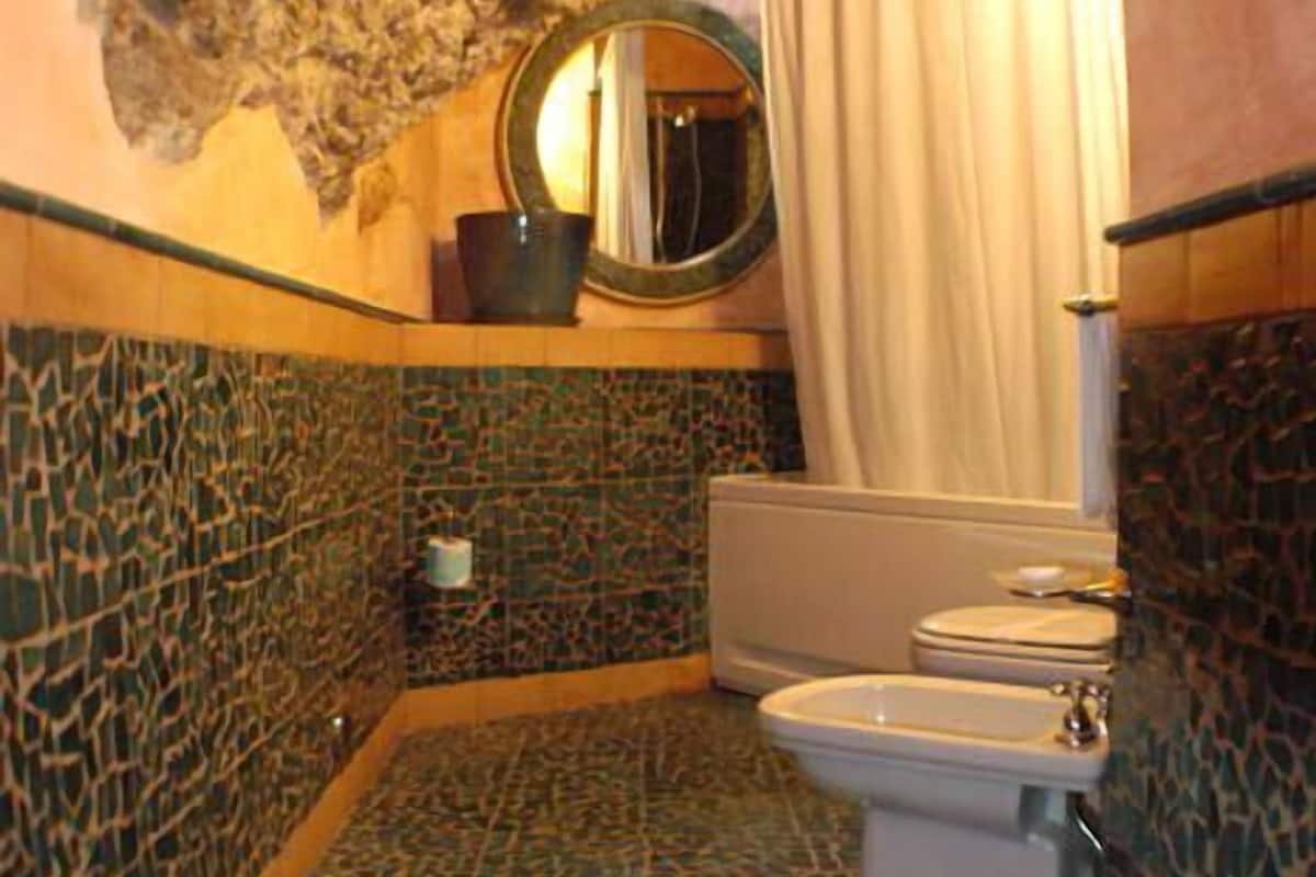 junior suite, sea view | bathroom | free toiletries, hair dryer, bidet, towels