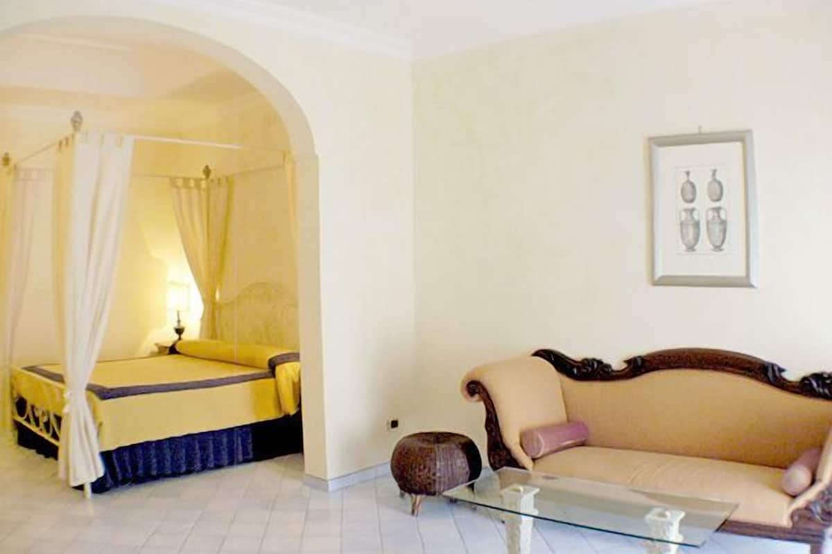 DELUXE JUNIOR SUITE SEA VIEW | 1 chambre, couette en duvet d'oie, minibar