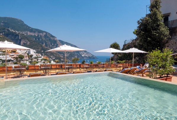 Seasonal outdoor pool, sun loungers
