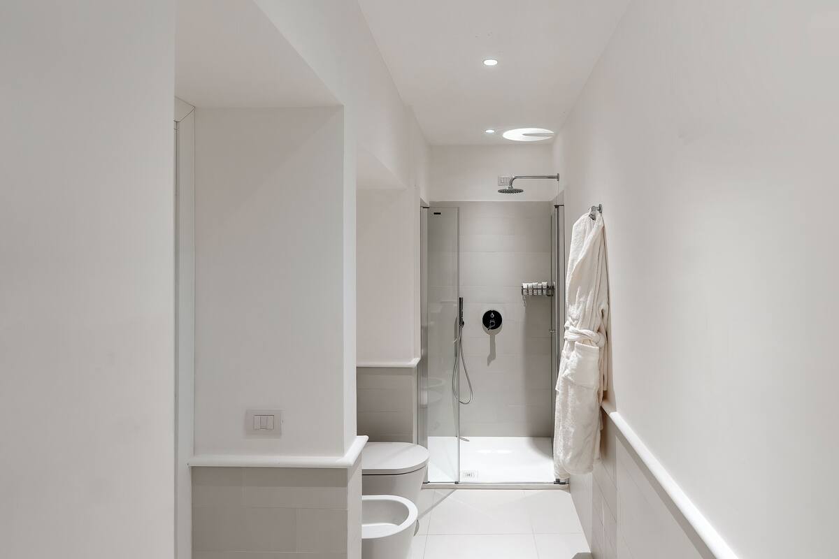 exclusive suite, 2 bedrooms | bathroom | free toiletries, hair dryer, bidet, towels