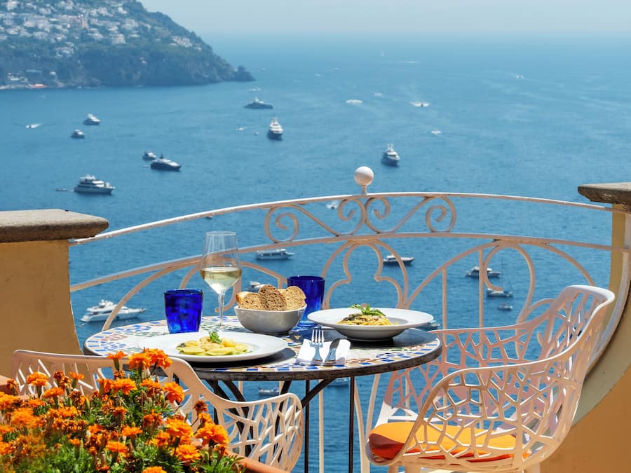 Breakfast and dinner served, ocean views