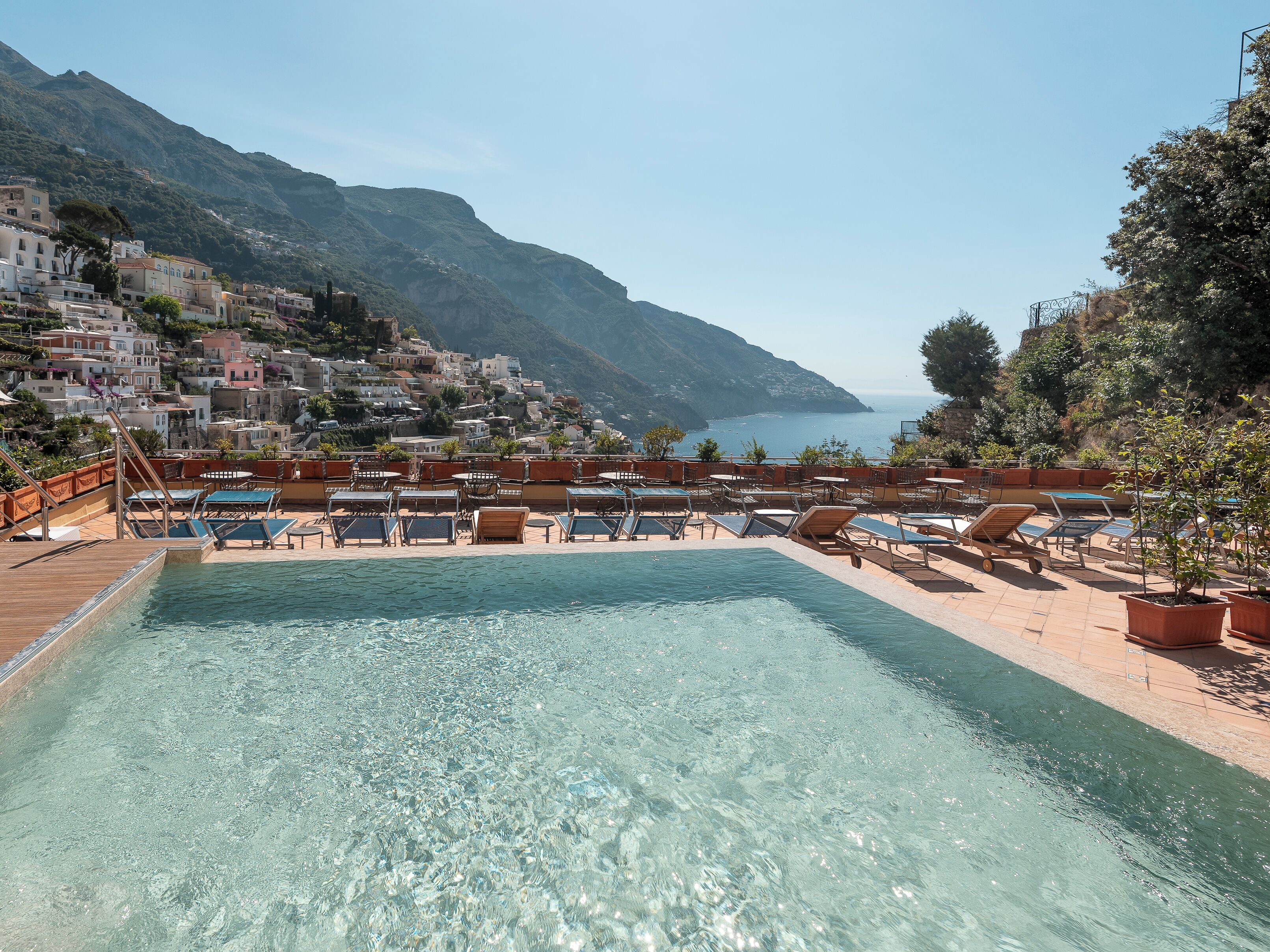 seasonal outdoor pool, pool loungers