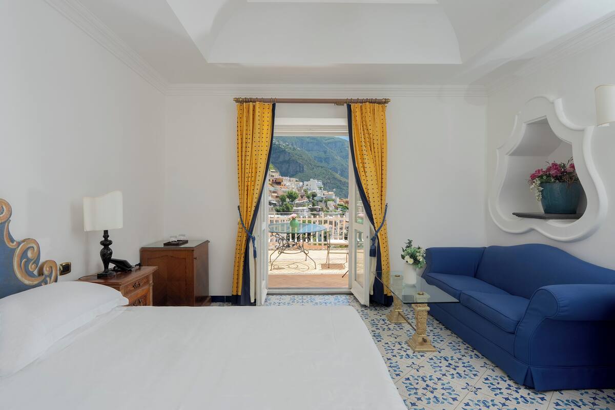 Suite, Sea View, Corner | Down comforters, in-room safe, desk, iron/ironing board (on request)