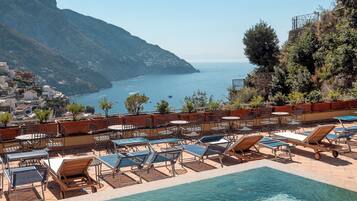 Sæsonbestemt udendørs pool, liggestole