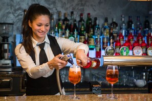 Bar (trong khuôn viên)