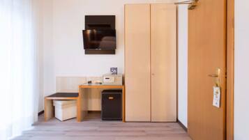 Minibar, in-room safe, free WiFi