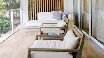 Premium Beachfront Room | Terras