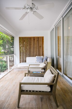 Premium Beachfront Room | Terassi/patio