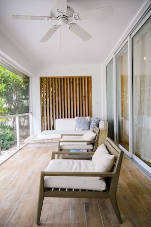 Premium Beachfront Room | Terraza o patio