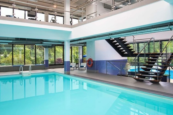 Indoor pool, seasonal outdoor pool, sun loungers