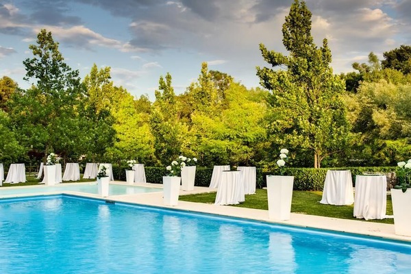 Indoor pool, seasonal outdoor pool, sun loungers