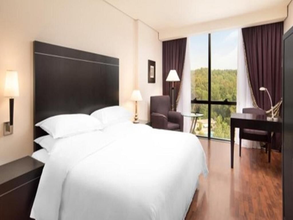Ropa de cama hipoalergénica, cubrecamas y minibar 