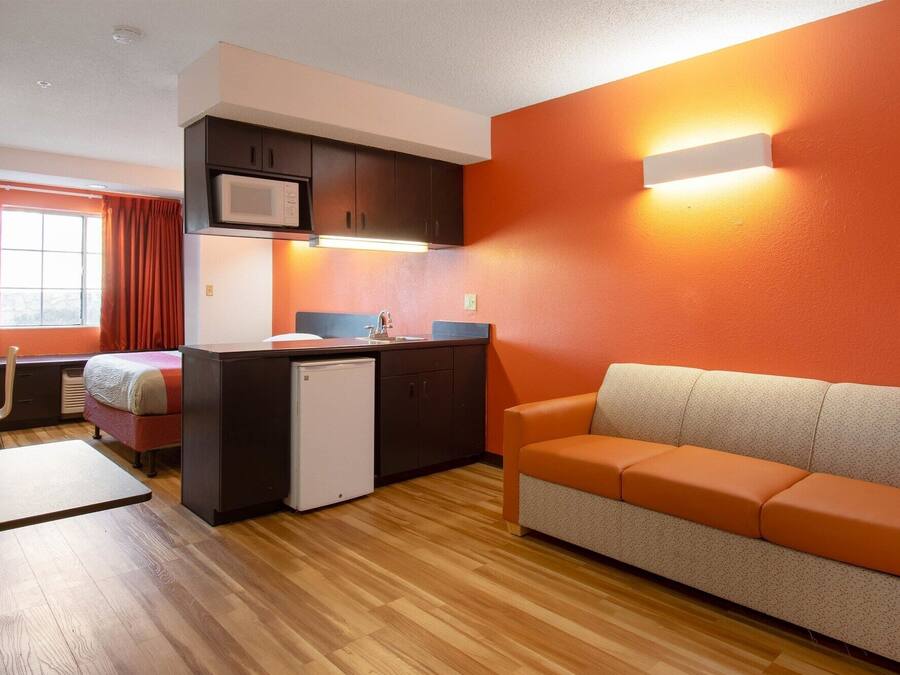 Standard Suite, 1 Queen Bed, Non Smoking | Desk, iron/ironing board, free WiFi, bed sheets