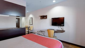 Skrivebord, strykejern/-brett, wi-fi (inkludert) og sengetøy