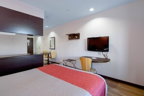 Desk, iron/ironing board, free WiFi, bed sheets - Motel 6 El Paso, TX - Southeast (El Paso)