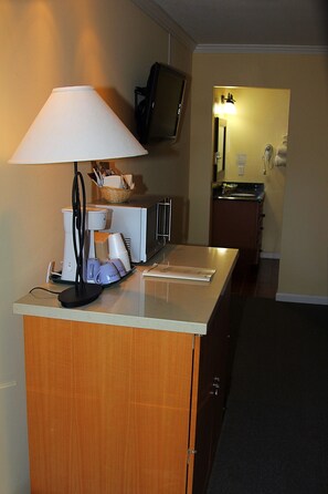 Superior Room, 1 King Bed | 1 bedroom, in-room safe, desk, iron/ironing board