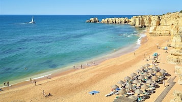 Beach nearby, free beach shuttle, sun loungers, beach umbrellas
