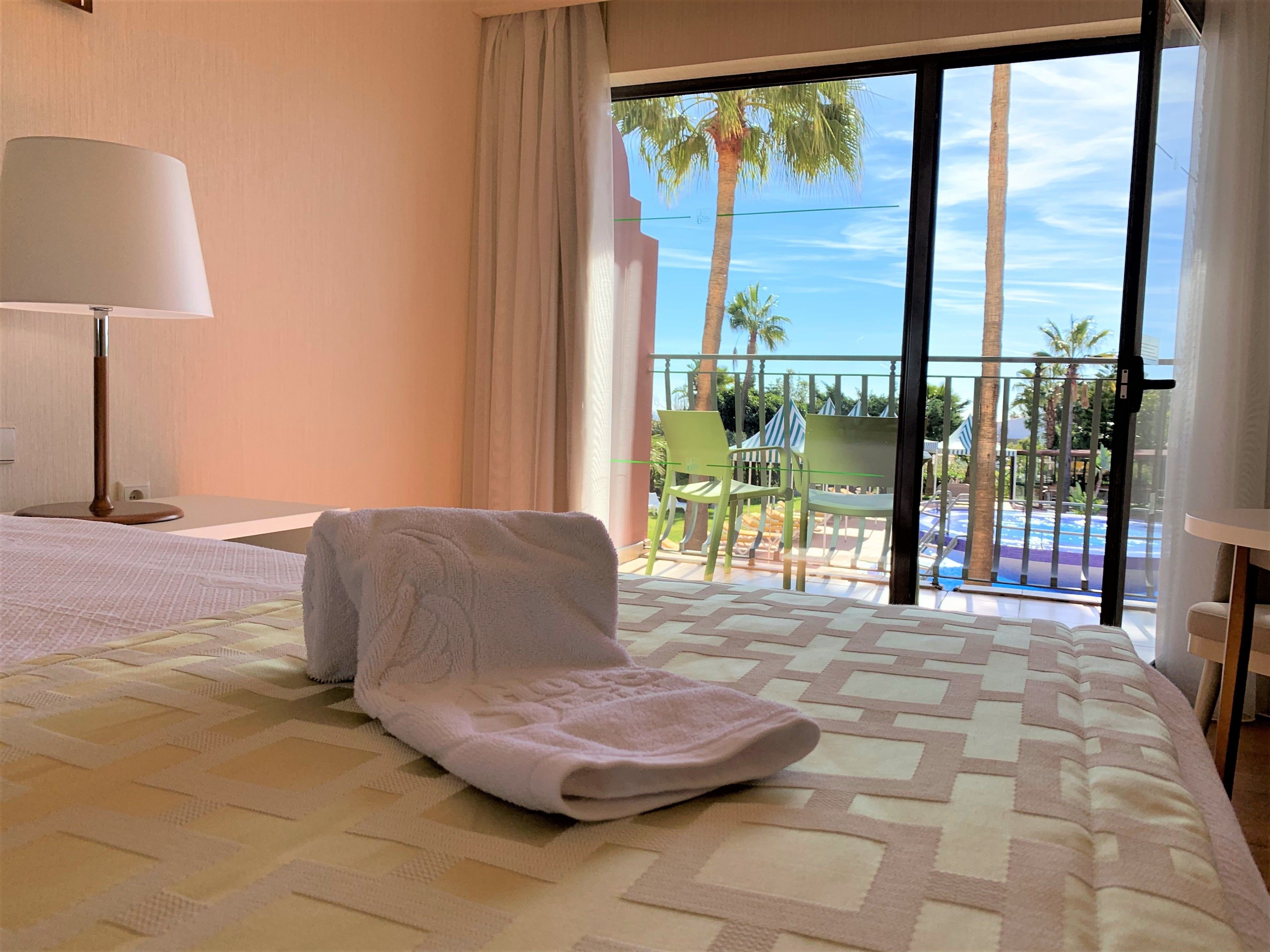 deluxe twin room, pool view | 1 bedroom, minibar, in-room safe, desk