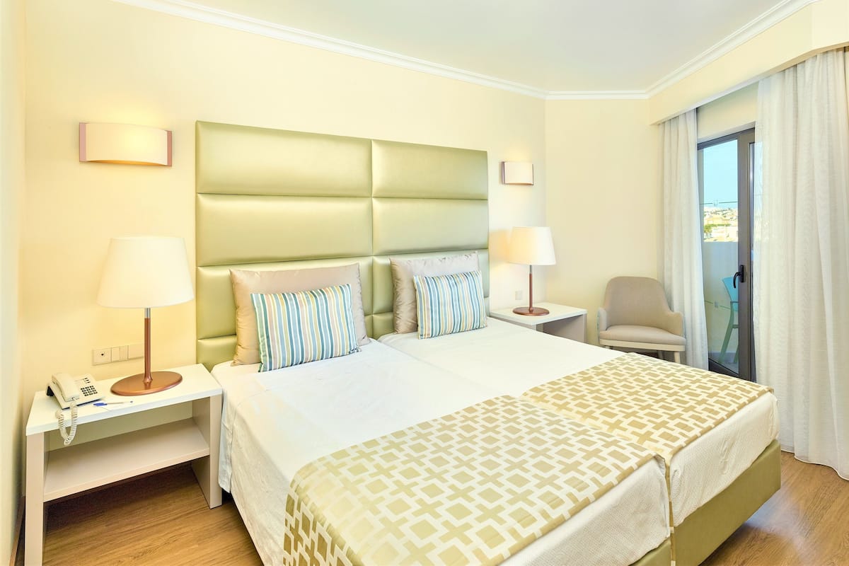 Deluxe Suite | 1 bedroom, minibar, in-room safe, desk