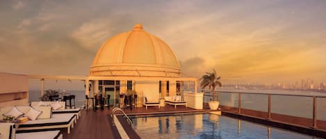 Außenpool, Liegestühle