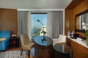 Suite, 1 Bedroom, Sea View | Room amenity