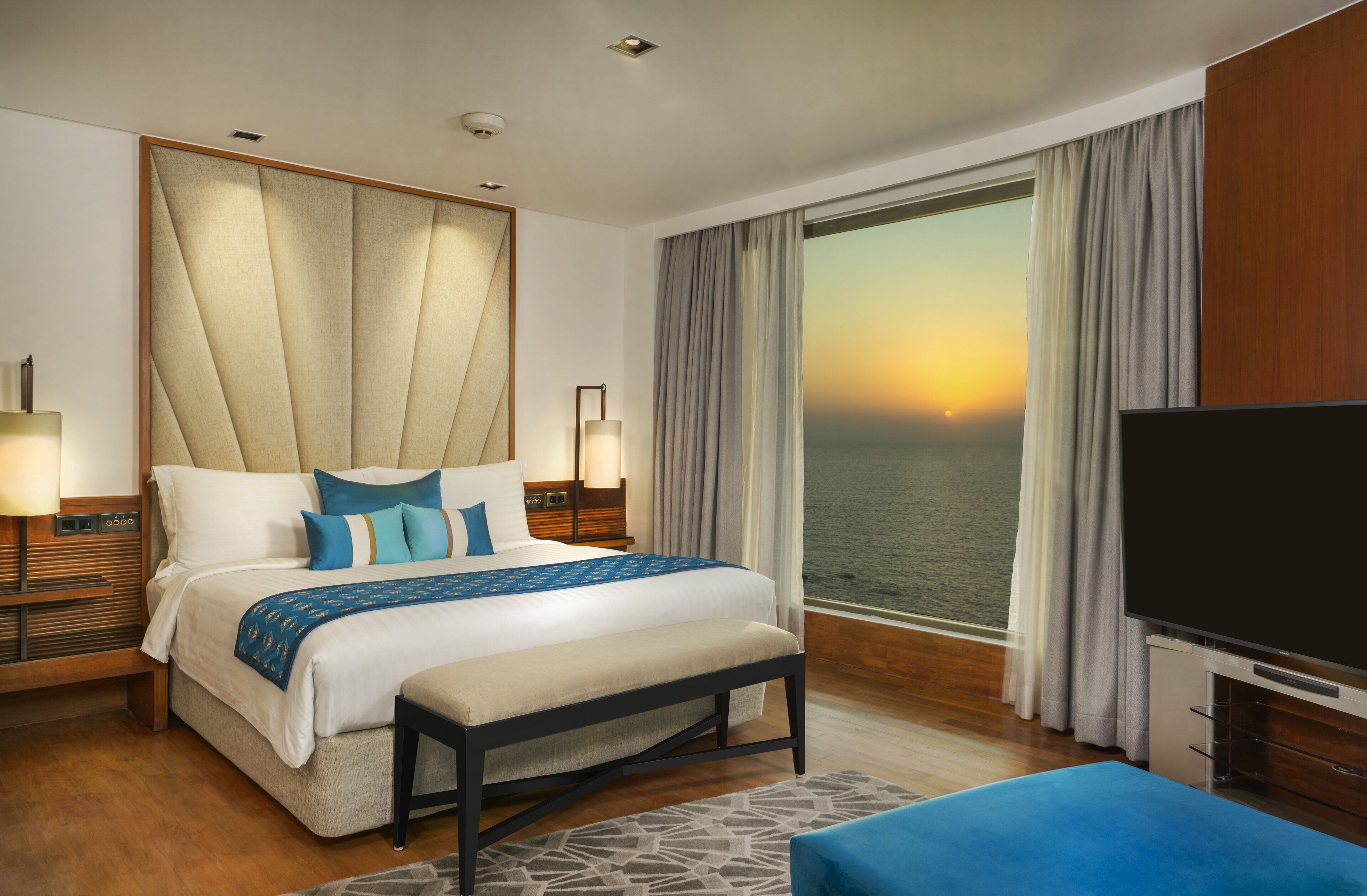 Suite, 1 Bedroom, Sea View | Egyptian cotton sheets, premium bedding, memory foam beds, minibar