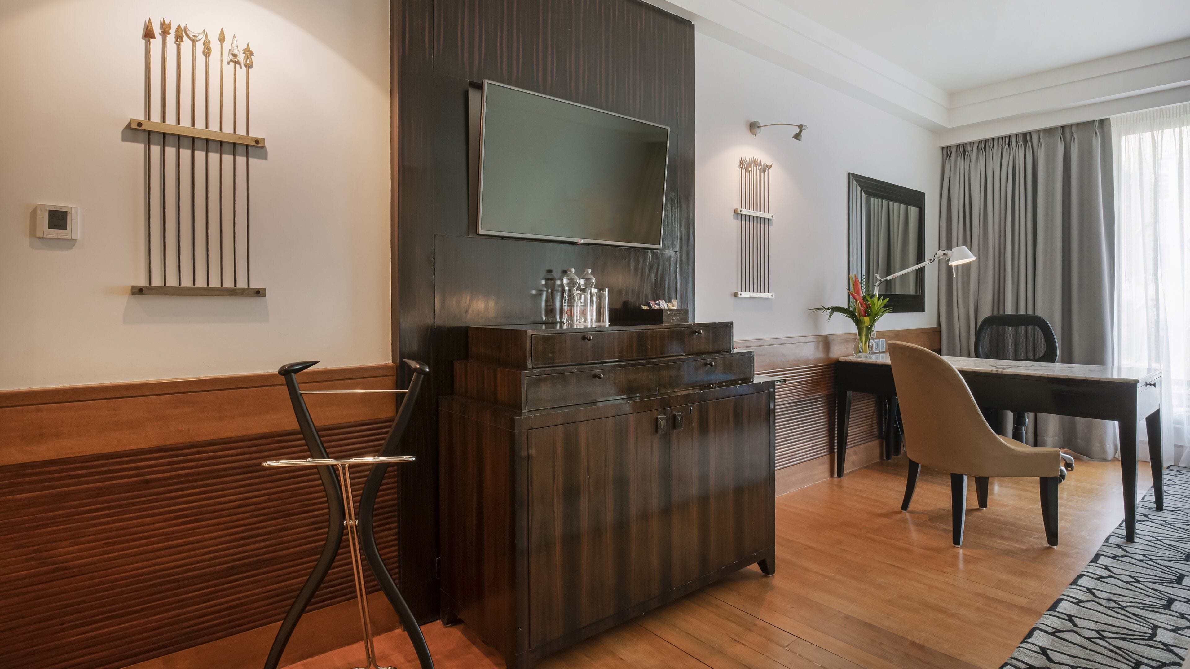 classic room, 1 king bed, bay view | room amenity