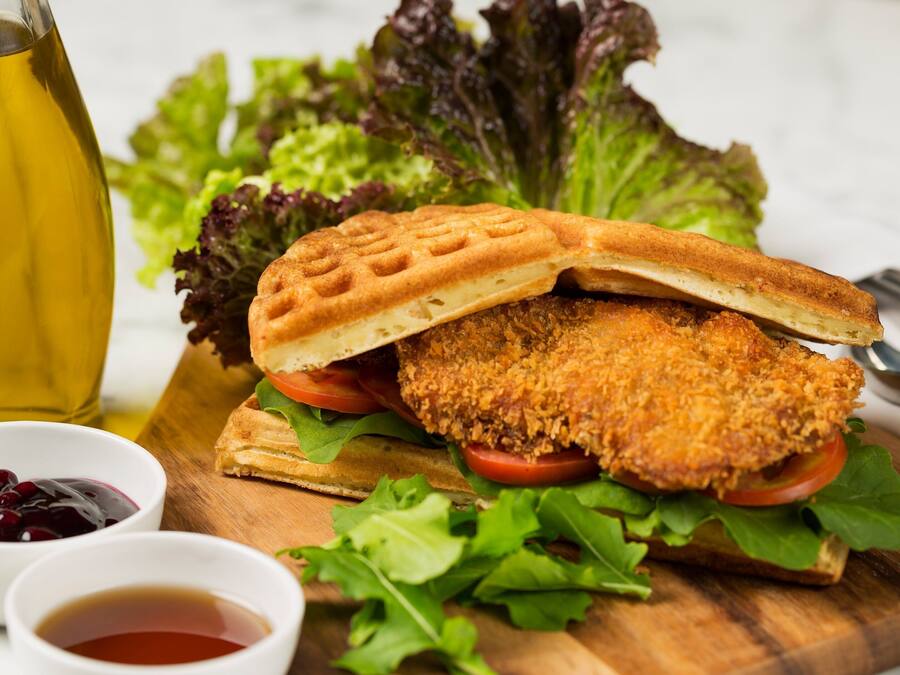 2 restaurants, breakfast, lunch, dinner served; Indian cuisine