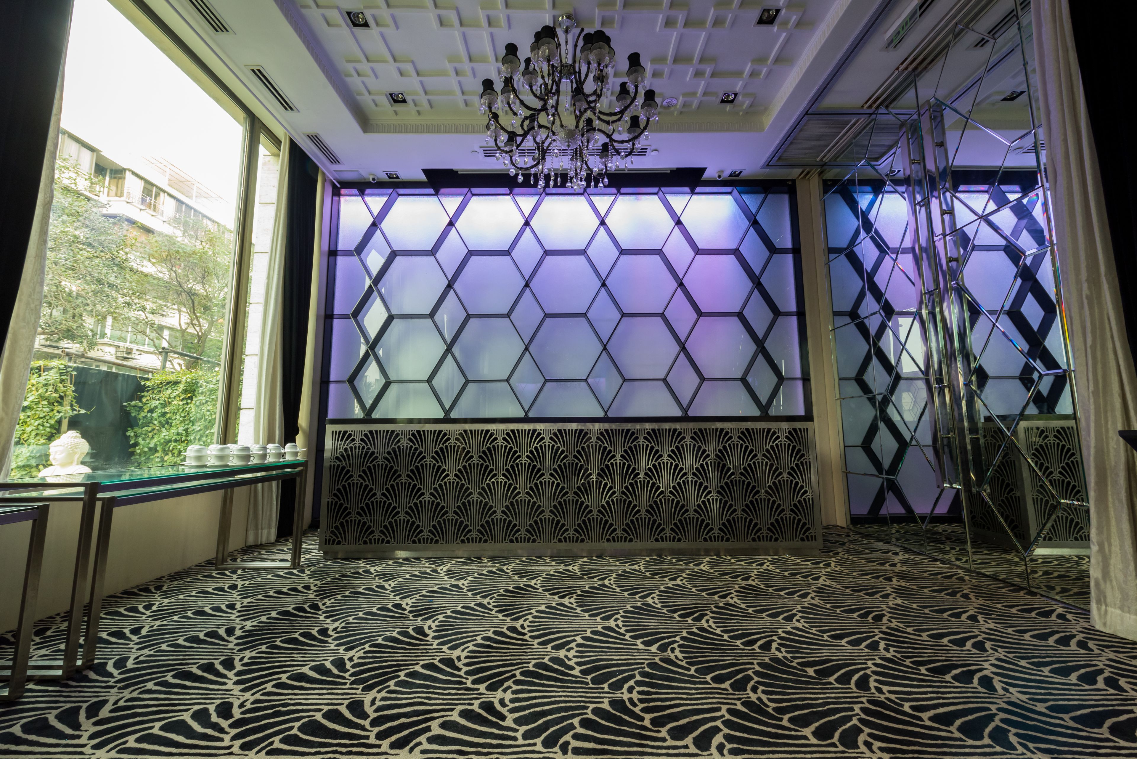 2 restaurants, breakfast, lunch, dinner served; indian cuisine