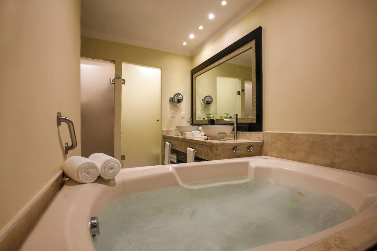 1 habitación, artículos del minibar gratis y escritorio