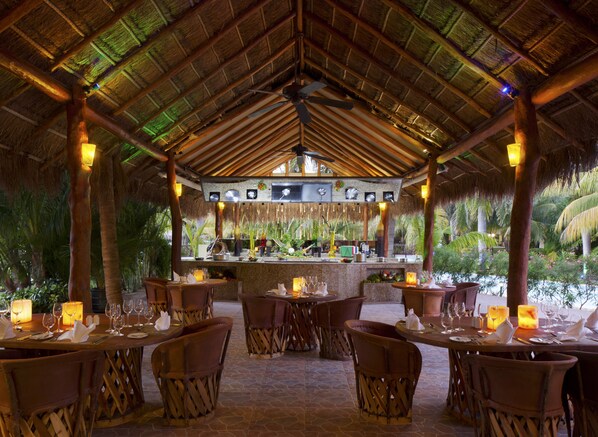 12 restaurants, breakfast, lunch, dinner served; Mexican cuisine 